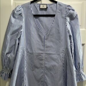 Tuckernuck Blue and White Fitted Blouse with 3/4 Sleeves